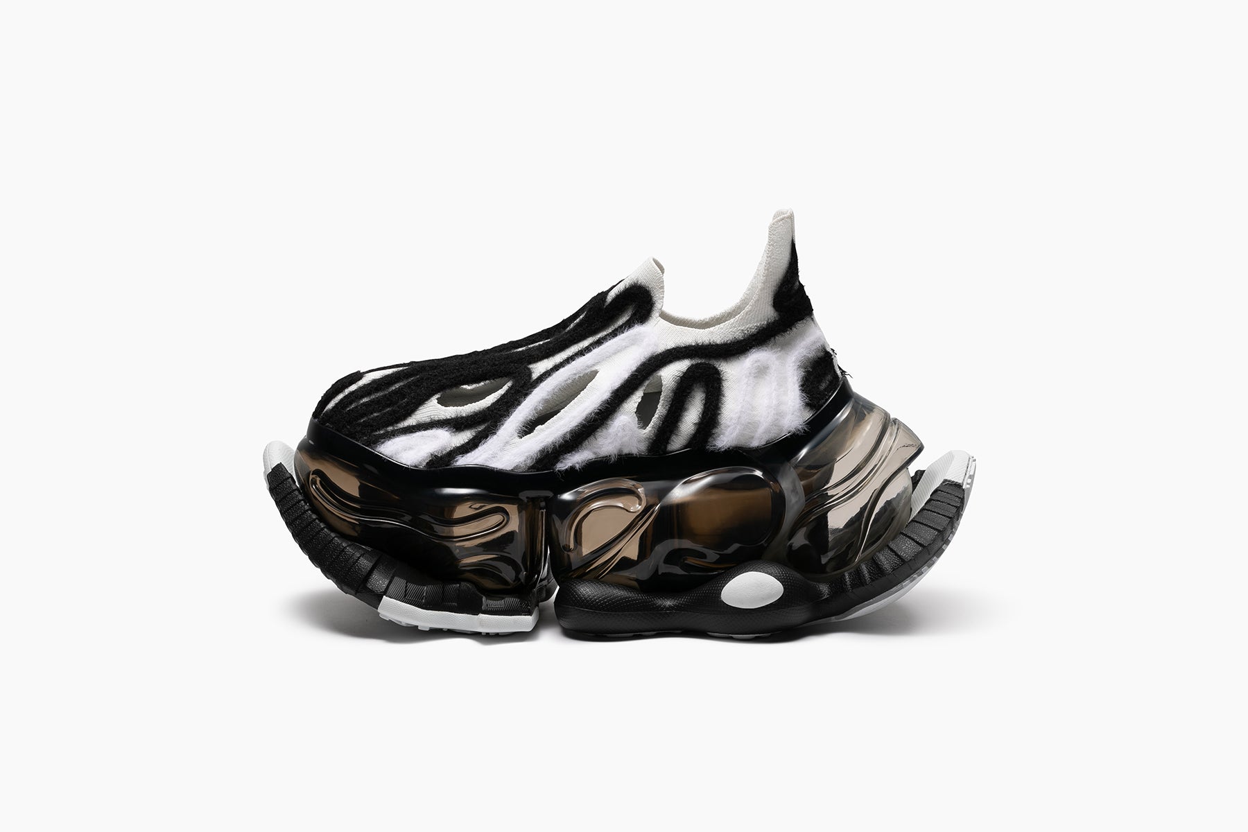 grounds SKYSCRAPER FALCON PUPA　WHITE BLACK / BLACK CLEAR