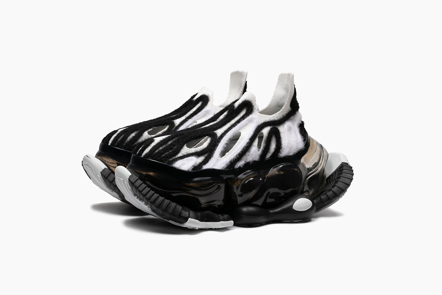 grounds SKYSCRAPER FALCON PUPA　WHITE BLACK / BLACK CLEAR