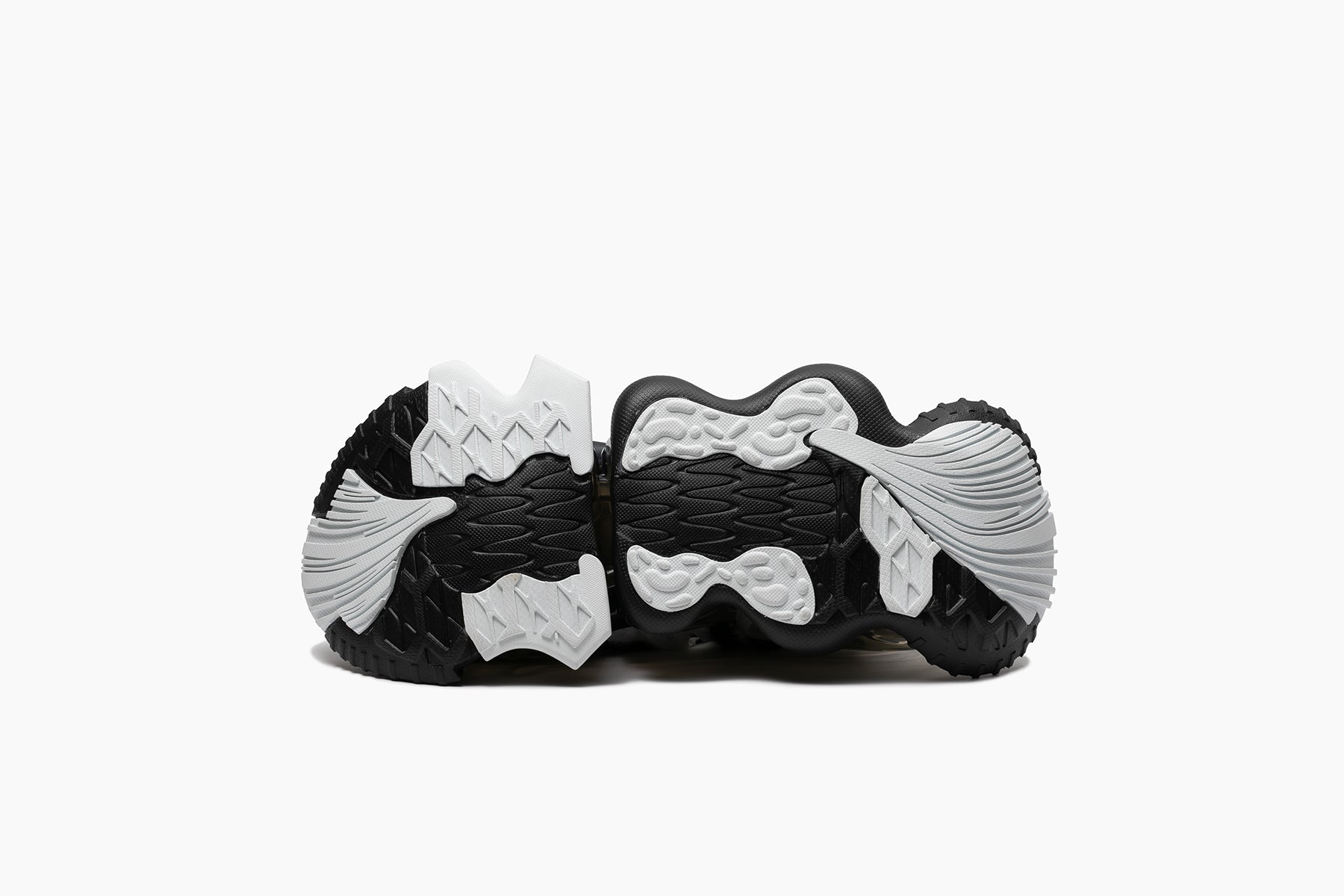 grounds SKYSCRAPER FALCON PUPA　WHITE BLACK / BLACK CLEAR
